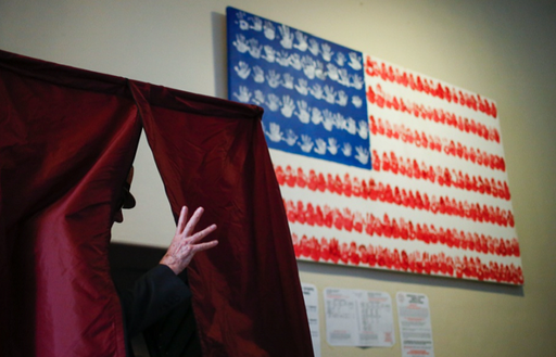 Sistemul de vot online OmniBallot al societăţii Democracy Live, ales de trei state americane, este vulnerabil la atacuri informatice, avertizează un studiu în domeniul securităţii