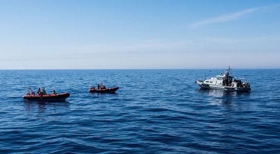 Cel puţin 52 de morţi în urma naufragiului unei ambarcaţiuni cu migranţi în largul Tunisiei