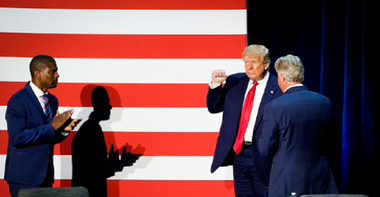 Echipa de campanie a lui Trump le cere eventualilor participanţi la mitingul de la 19 iunie, la Tulsa, într-o ”clauză coronavirus”, să nu-l dea în judecată dacă se îmbolnăvesc de covid-19 la reuniune