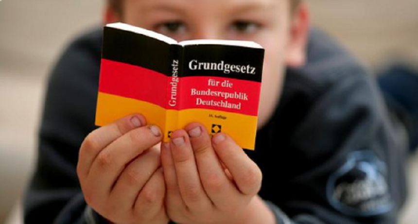 Polemică în Germania pe tema suprimării termenului ”rasă” din Constituţie; Merkel, deschisă unei dezbateri; modificarea Constituţiei necesită o majoritate de două treimi în Parlament