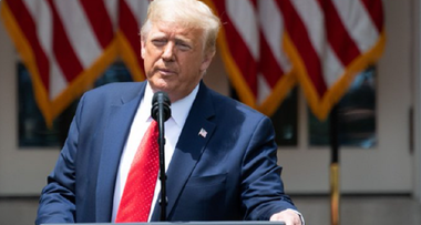 Trump comite o gafă şi se felicită de un ”vaccin împotriva SIDA”, care nu există, ca dovadă că oamenii de ştiinţă pot descoperi un vaccin împotriva covid-19