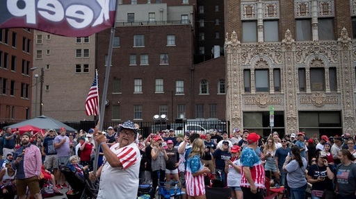 Şase organizatori ai mitingului electoral de la Tulsa al lui Trump au fost testaţi pozitiv cu coronavirus. La miting sunt aşteptaţi mii de oameni - VIDEO