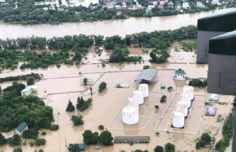 Cel puţin trei morţi, sute de persoane evacuate şi mii de case inundate în sute de sate în vestul Ucrainei