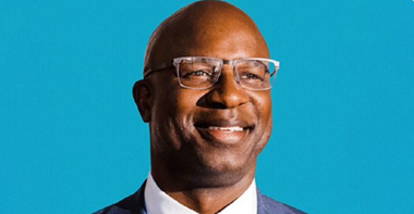 Un tânăr candidat de culoare, Jamaal Bowman, înfrânge un cadru democrat, Eliot Engel, în alegeri primare legislative la New York