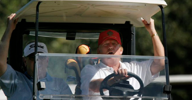 Trump repostează şi apoi şterge o înregstrare video în care un susţinător al său urlă "white power", strigătul la adunare al adepţilor supremaţiei albilor