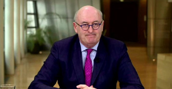 Comisarul european însărcinat cu Comerţul Phil Hogan se răzgândeşte şi nu mai candidează la şefia Oorganizţaiei Mondiale a Comerţului