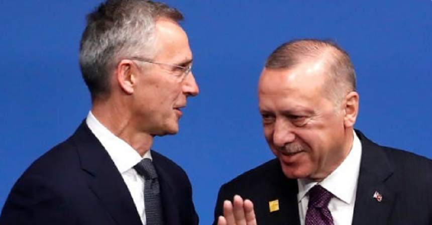 NATO aprobă un Plan de Apărare a Poloniei şi ţărilor baltice, în urma unui compromis cu Turcia, care i se opunea prin veto şi cerea să fie susţinută împotriva kurzilor în Siria