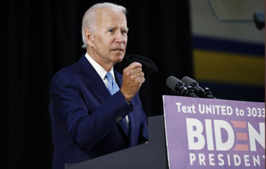 Biden anunţă la un liceu din Wilmington că nu organizează mitinguri în această campanie prezidenţială ”ciudată”, dar că abia aşteaptă să-l înfrunte în trei dezbateri pe Trump, pe care-l critică dur pe tema pandemiei şi scandalului primelor ruse