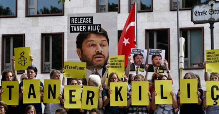Patru activişti Amnesty Internaţional, găsiţi vinovaţi de ”terorism” şi condamnaţi în Turcia