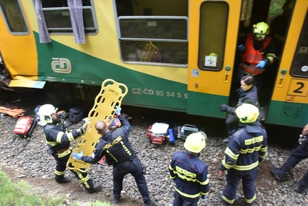 Doi morţi şi 24 de răniţi în urma ciocnirii a două trenuri în Cehia, în apropiere de graniţa cu Germania