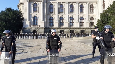Serbia - Gaze lacrimogene şi răniţi, în a doua seară de proteste din Belgrad şi Novi Sad - VIDEO