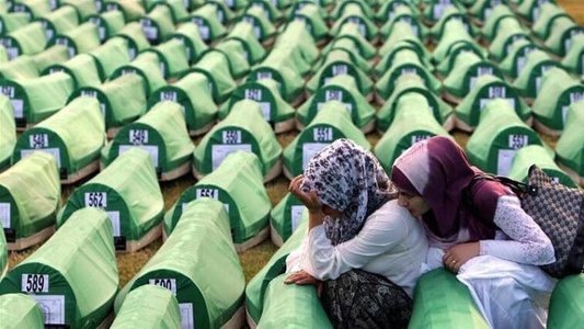 Musulmanii din Bosnia comemorează 25 de ani de la masacrul de la Srebenica - VIDEO - 