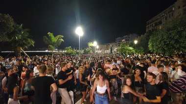 Primarul oraşului Nisa impune folosirea de măşti la evenimente, după ce la un concert The Avener nu s-a respectat distanţarea - VIDEO