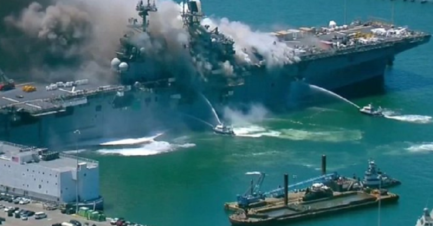 Şaptesprezece marinari şi patru civili răniţi la San Diego, la bordul navei de atac amfibie USS Bonhomme Richard într-o explozie urmată de un incendiu