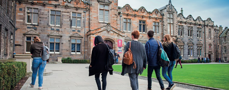 Scandal sexual la o prestigioasă universitate din Scoţia - Mai multe femei acuză că au fost violate de membri ai unei frăţii