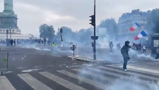 Ciocniri între manifestanţi şi poliţie la Place de la Bastille, la o manifestaţie de Ziua Naţională a Franţei - VIDEO