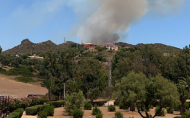 Incendiu de pădure lângă staţiunea balneară Sounio, la sud-est de Atena; pompierii recomandă evacuarea preventivă a patru localităţi