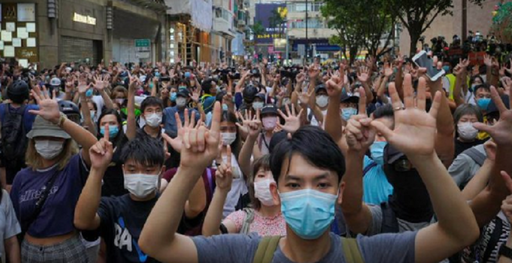 Londra suspendă tratatul de extrădare cu Hong Kongul, Beijingul ameninţă cu ”consecinţe”