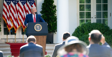 Trump, în dificultate în sondaje cu aproximativ 100 de zile înainte de alegeri, îşi schimbă tonul şi recunoaşte gravitatea situaţiei covid-19