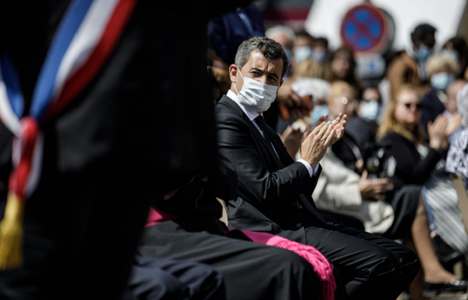 Gérald Darmanin, insultat la o ceremonie în memoria preotului Hamel, asasinat în 2016 la Saint-Étienne-du-Rouvray; 11 persoane arestate după ce strigă în timpul discursul ministrului francez de Interne ”Darmanin, violator murdar!”