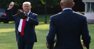Trump îşi anulează prezenţa la meciul de baseball New York Yankees-Boston Red Sox de la 15 august