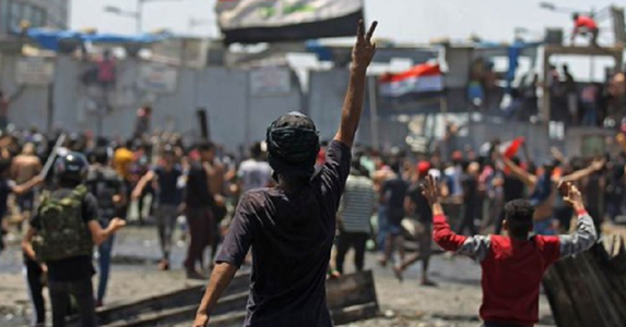Doi manifestanţi, ucişi în tiruri cu grenade de gaze lacrimogene în Piaţa Tahrir, la Bagdad
