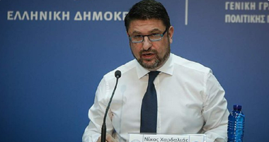 Grecia impune obligativitatea purtării măştii de protecţie în aproape toate spaţiile închise, dar nu şi în biserică