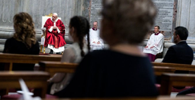 Reţele informatice ale Vaticanului, inclusiv la Hong Kong, atacate şi infiltrate de hackeri cu legături cu Guvernul chinez, dezvăluie compania americană în domeniul securităţii cibernetice Recorded Future