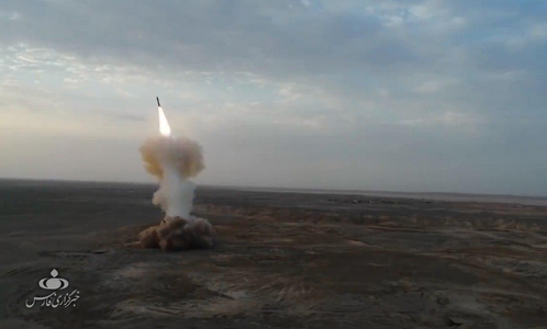Iranul lansează rachete balistice subterane, care reprezintă o ”provocare” pentru spionajul inamic, în cadrul unor exerciţii militare la Golful Persic