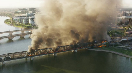 Un pod ia foc şi se surpă parţial, în Arizona, după deraierea unui tren de marfă