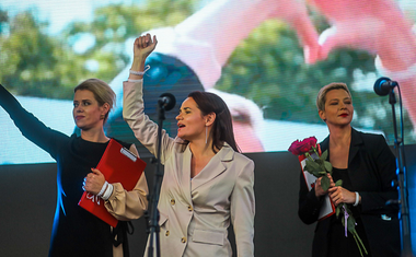 Zeci de mii de oameni la o manifestaţie la Minsk a candidatei la preşedinţie Svetlana Tihanovskaia