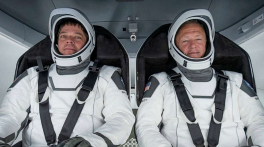 Crew Dragon, capsula SpaceX cu doi astronauţi americani la bord, a amerizat duminică în Golful Mexic
