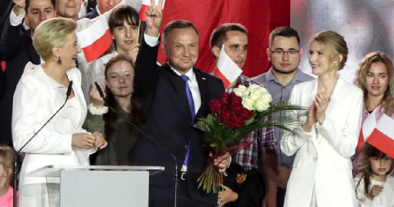 Realegerea lui Andrzej Duda, confirmată de Curtea Supremă poloneză, care respinge plângeri privind validitatea alegerilor ca insuficiente să anuleze votul