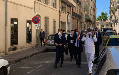 Macron anunţă o suplimentare a trupelor cu zece poliţişti, într-o vizită-surpriză la Toulon, în urma a două reglări de conturi sângeroase