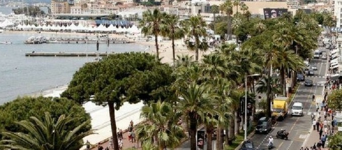 Zeci de răniţi uşor după o panică generală pe Croazeta din Cannes, după ce o persoană a strigat că se trage