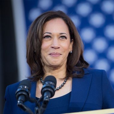 UPDATE - Joe Biden a nominalizat-o pe senatoarea Kamala Harris pentru funcţia de vicepreşedinte dacă va câştiga alegerile din SUA. Kamala Harris ar deveni astfel prima femeie care ocupă această funcţie