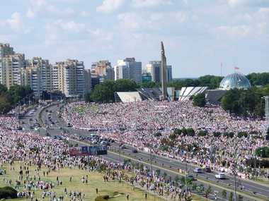 Manifestaţii pro şi anti-Lukaşenko la Minsk - Protestul faţă de preşedintele belarus este masiv. La evenimentul cu susţinători, liderul le-a cerut acestora să apere independenţa ţării - VIDEO