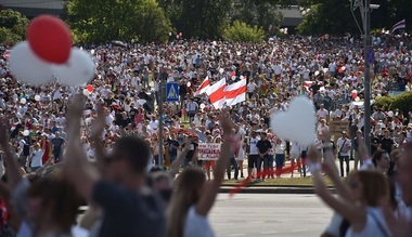 Rusia a anunţat că este pregătită să ofere asistenţă militară Belarusului, unde circa 200.000 de oameni au ieşit în stradă cerând repetarea alegerilor