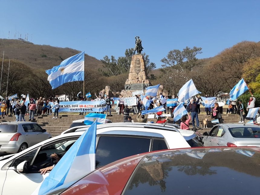 Argentina: Mii de persoane au manifestat împotriva restricţiilor impuse de Guvern