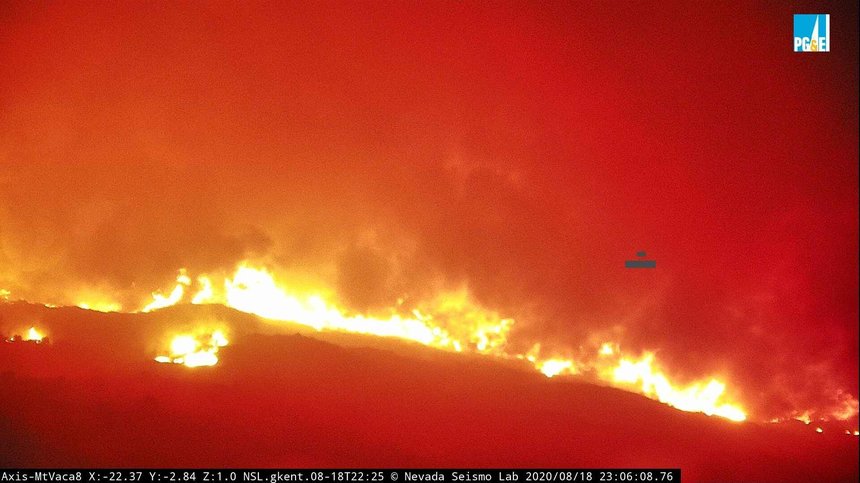 Incendiile fac ravagii în California. Mii de oameni au fost evacuaţi şi sute de case distruse - VIDEO