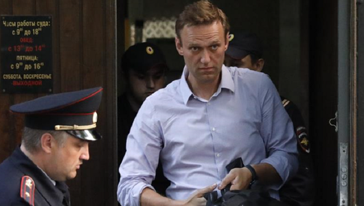 Aliaţii lui Navalnîi acuză Kremlinul că blochează deplasarea lui la un spital în Germania. Medic rus: Până în prezent, nu a fost identificată vreo otravă