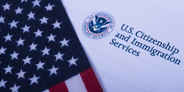 Agenţia pentru procesarea vizelor din SUA avertizează că scăderea drastică a veniturilor va duce la timpi de aşteptare mai mari