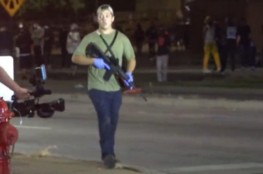 Două persoane ucise prin împuşcare la Kenosha, la manifestaţii, după rănirea gravă a afroamericanului Jacob Blake de către un poliţist alb, anunţă poliţia