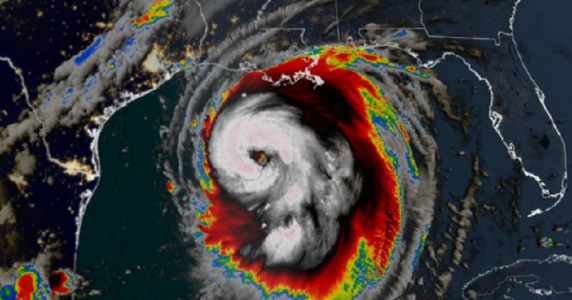 Laura se intensifică, devine uragan de categoria 3 şi ameninţă coastele americane la Golful Mexic