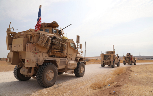 Militari americani prezintă comoţii cerebrale în urma unei coliziuni între o blindată în care se aflau şi un vehicul rus, după ce vehicule militare şi elicoptere ruse se apropie ”periculos” de blindate americane în apropiere de Dayrick, în nord-estul Siriei - VIDEO