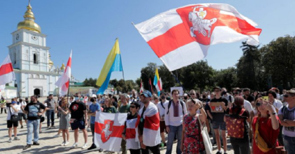 Ucraina, pregătită să-i primească pe belaruşii care fug de represiune, după ce Kievul îşi suspendă relaţiile cu Minskul