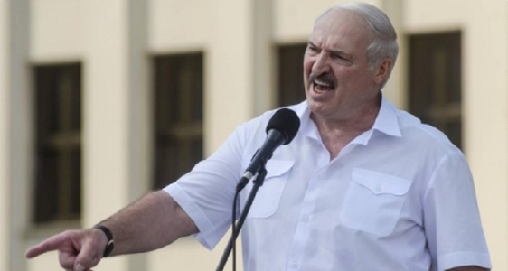 Lukaşenko acuză Occidentul că vrea să-l răstoarne de la putere pentru a aduce atingere şi a slăbi Rusia, după ce a acuzat Moscova că încearcă să transfome Belarusul în vasal şi că a trimis mercenari pentru a-l destabiliza