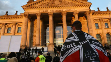 Guvernul german condamnă derapaje la Berlin în timpul manifestaţiei ”anticorona”, o încercare a unor ”extremişti şi scandalagii” de a pătrunde cu forţa în Reichstag şi violenţe în faţa Ambasadei Rusiei; proteste similare la Londra, Zurich şi Paris