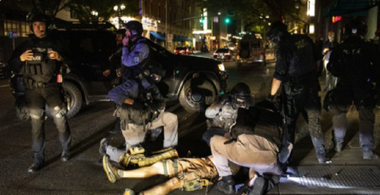 Un mort la Portland, împuşcat în piept, în timpul unor ciocniri între manifestanţi împotriva rasismului şi susţinători ai lui Trump