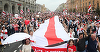 Zeci de mii de manifestanţi din opoziţie defilează la Minsk a treia duminică la rând; zeci de arestări în centrul capitalei; Lukaşenko, ironizat la împlinirea a 66 de ani; mii de oameni manifestează în ţară